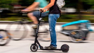 Bici e monopattini elettrici: obbligo di casco e di RCA