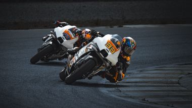 Binder e Miller in pista con le KTM RC 8C 2024