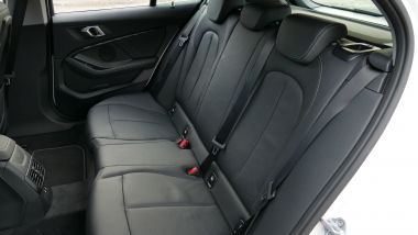 BMW 118i Sport DCT: il sedile posteriore divisibile 60:40, opzionale in modalità 40:20:40