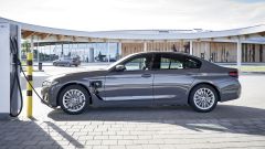 BMW attiva il geofencing per i suoi modelli PHEV a Milano, Roma e Torino