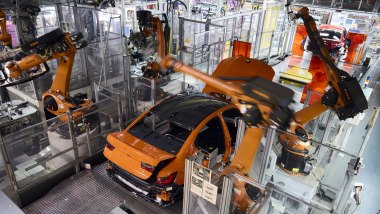 BMW: i maxi incentivi ai dipendenti per ridurre di un miliardo di euro le spese dal 2028