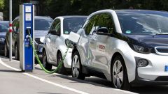 Auto elettriche e auto a idrogeno: le due facce degli EV