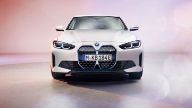 BMW i4: visuale frontale