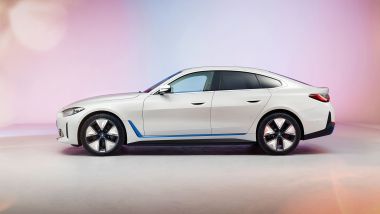BMW i4: visuale laterale