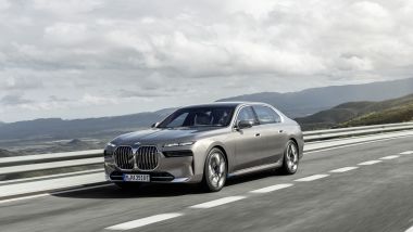 BMW i7: la full-electric su strada