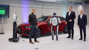 BMW inaugura l'era dei robot umanoidi, ne vedremo delle belle