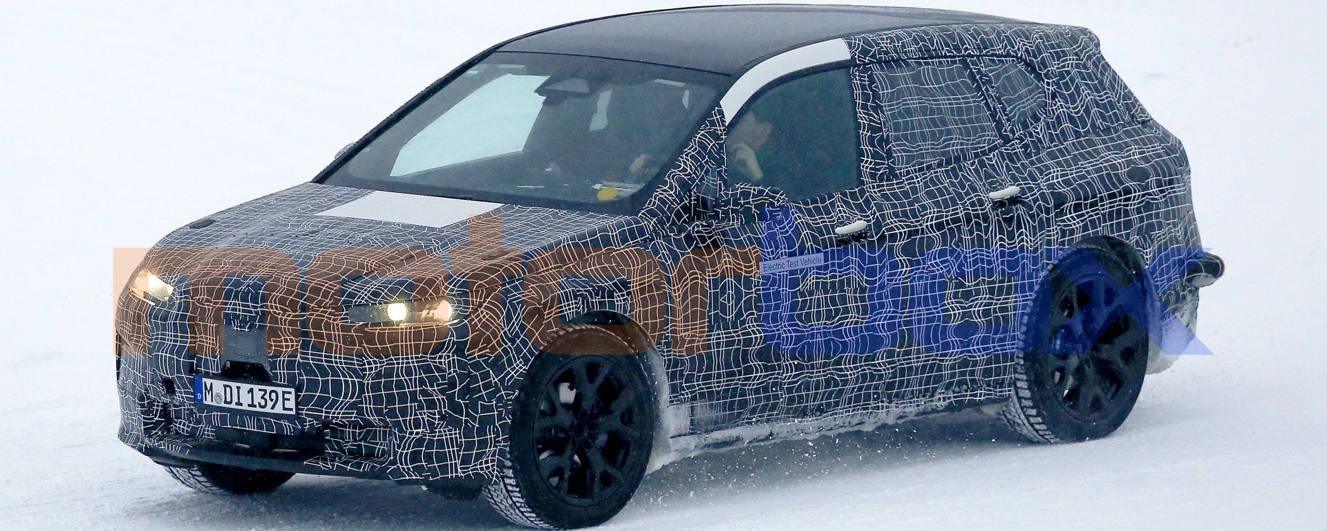 BMW iNext, le foto spia della futura BMW i5 elettrica