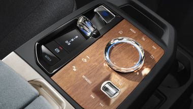 BMW iX 2021: elementi in cristallo