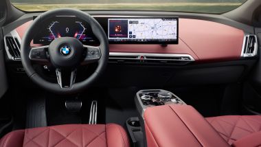 BMW iX 2025 xDrive 60, la plancia: tutta la tecnologia a portata di clic