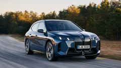 BMW iX 2025: ora il SUV elettrico ha 701 km di autonomia