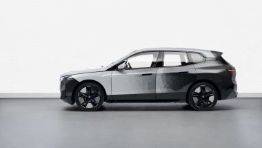 BMW iX Flow: come cambiare look al SUV tedesco in un attimo