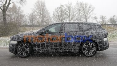 BMW iX3: batterie più efficienti e autonomia fino a 600 km