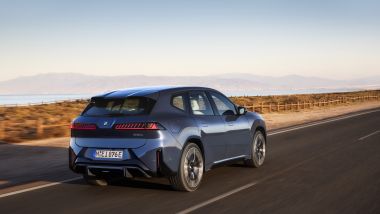BMW iX3: debutta il SUV elettrico che porta in dote la piattaforma Neue Klasse