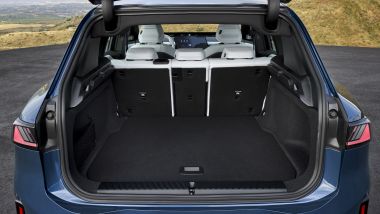 BMW iX3: il bagagliaio modulabile da 520 a 1.750 litri