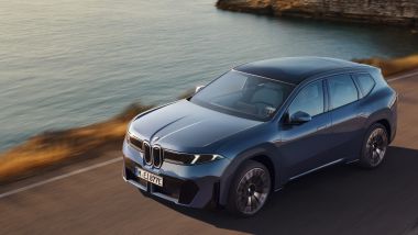 BMW iX3: il SUV elettrico accetta ricariche in corrente continua fino a 400 kW