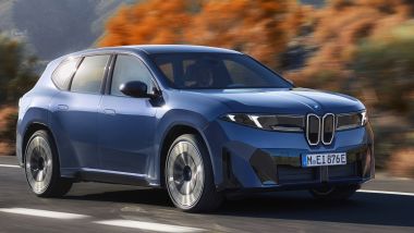 BMW iX3 LWB: la versione standard con maniglie porta aerodinamiche a filo carrozzeria