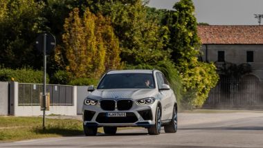 BMW iX5 Hydrogen: entro il 2030 apriranno 600 stazioni in Europa e 70 in Italia
