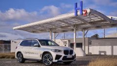 BMW prosegue sviluppo SUV iX5 a idrogeno per il futuro