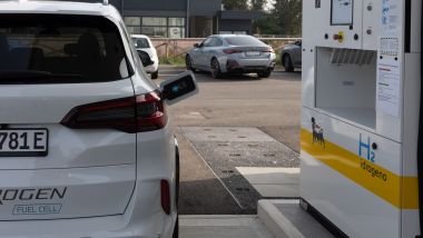 BMW iX5 Hydrogen: impianti di distribuzione standard in tutto il mondo