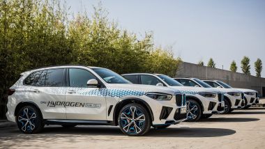 BMW iX5 Hydrogen: la flotta dei SUV a idrogeno procede con i collaudi