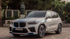 Prova nuovo SUV BMW X5 a idrogeno e stazione rifornimento H2 ENI