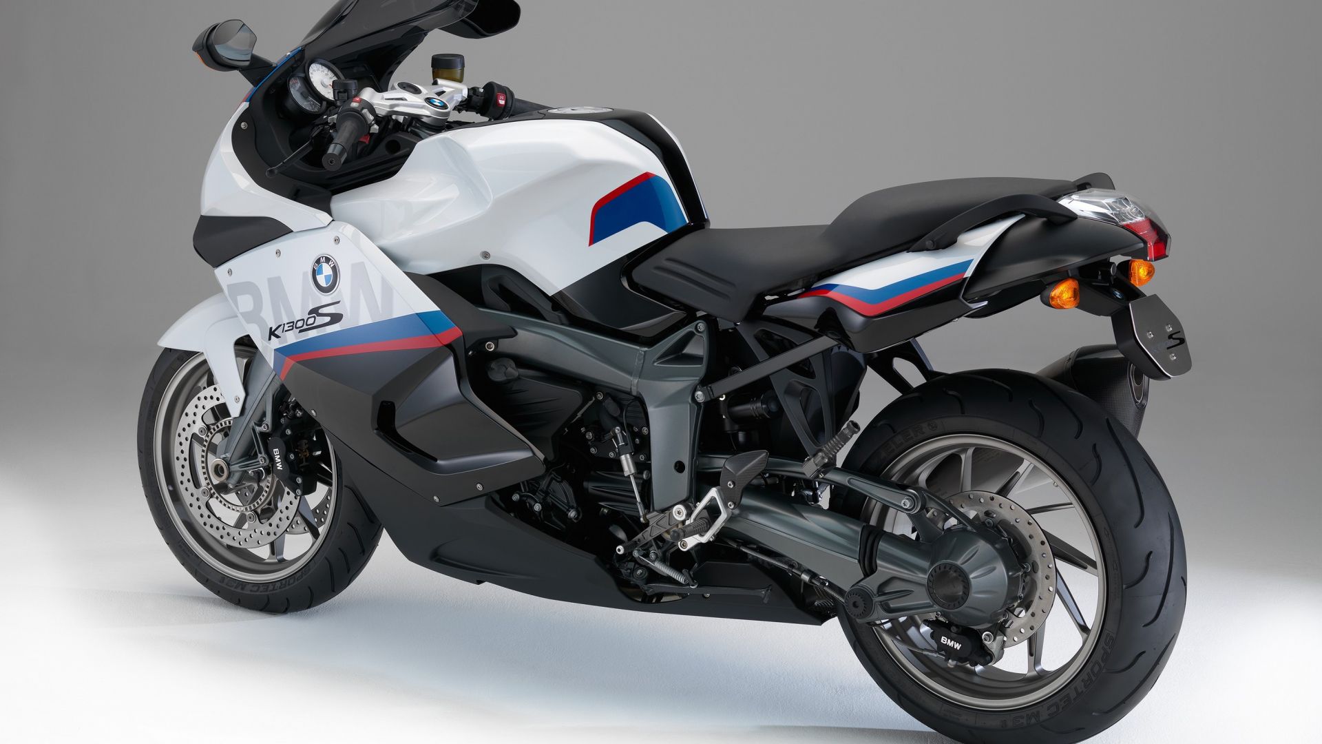 Сколько рубль стоит мотоцикл. BMW k1300. Мотоцикл BMW k1300s. BMW k1200s. BMW k1300s Special Edition.