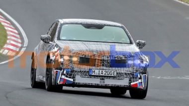 BMW M: per le elettriche la M3 BEV con quattro motori continua le prove in pista e su strada
