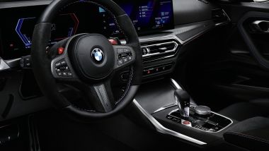 BMW M2 accessoriata M Performance Parts, la leva del cambio automatico