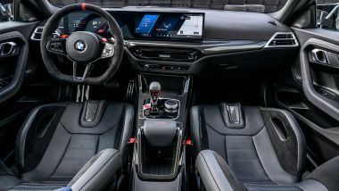 BMW M2 CS 2025, il posto guida