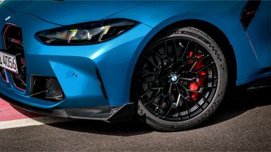 BMW M3 CS Touring 2025, cerchi anteriori in lega M da 19''