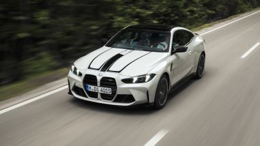 BMW M4 2024: la velocità massima con il pacchetto M Driver raggiunge i 290 km/h