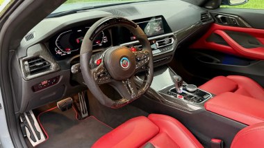 BMW M4 Competition xDrive pick-up: l'abitacolo resta sostanzialmente originale