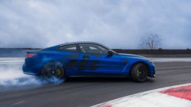 BMW M4 CS Edition VR46: la supercar realizzata in collaborazione con Valentino Rossi