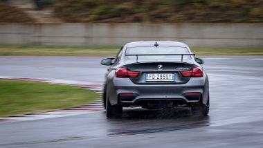 BMW M4 GTS: sterzo precisissimo e molto comunicativo