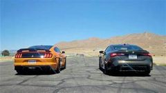 Video drag race BMW M4 vs Ford Mustang Shelpy GT500