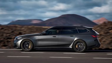 BMW M5 Touring 2025, vista laterale