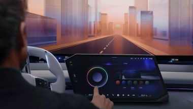 BMW Panoramic iDrive: la casa tedesca promette un'esperienza di guida innovativa