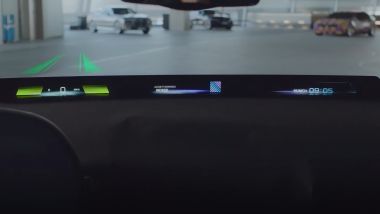 BMW Panoramic Vision: proiezione delle info anche sul display nero alla base del vetro