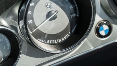 BMW R 18 Transcontinental 2022: negli strumenti analogici la scritta 