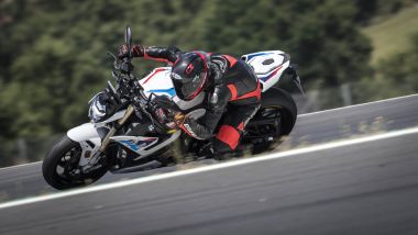 BMW S 1000 R in pista