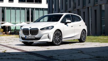 BMW Serie 2 Active Tourer 2022 Luxury, visuale di 3/4 anteriore