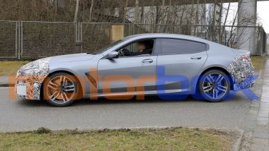 BMW Serie 8 2021: visuale laterale