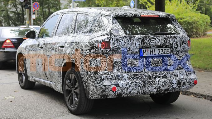 BMW X1 2022, le novità del SUV compatto. Foto spia - MotorBox