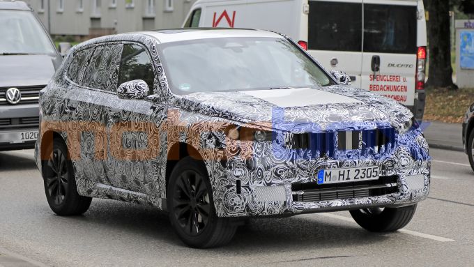 BMW X1 2022, le novità del SUV compatto. Foto spia - MotorBox