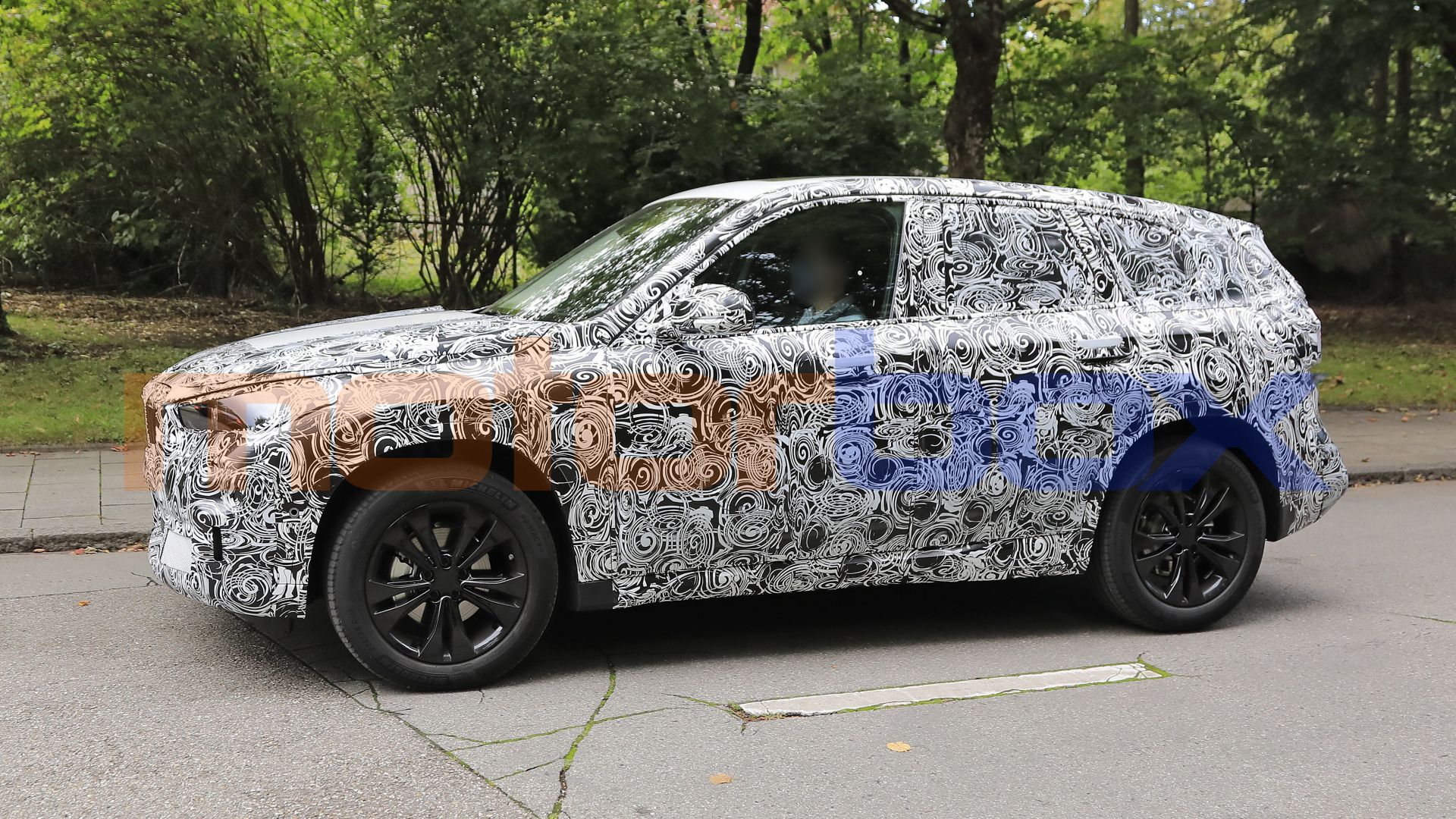 BMW X1 2022, le novità del SUV compatto. Foto spia - MotorBox