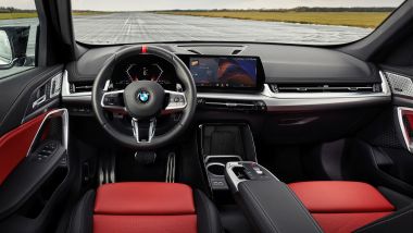 BMW X1 M35i xDrive, gli interni sportivi