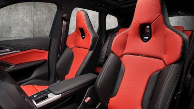 BMW X1 M35i xDrive, i sedili M Sport rossi