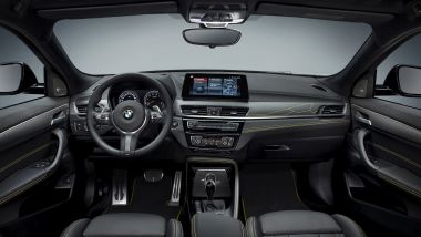 BMW X2 Edition GoldPlay: gli interni con cuciture oro a contrasto