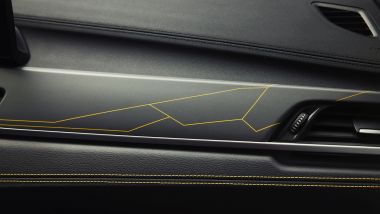 BMW X2 Edition GoldPlay: la plancia con dettagli incisi in color oro