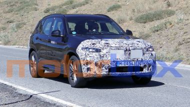 BMW X3 2021: le foto spia della versione plug-in